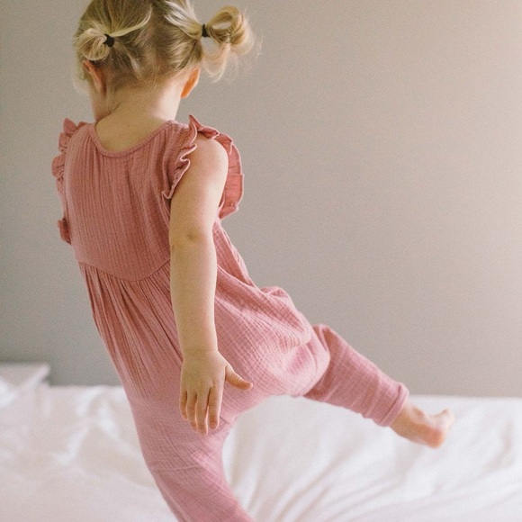 Giggle cotton muslin ruffle jumpsuit beige 3T neutral toddler onesie New - Picture 3 of 11